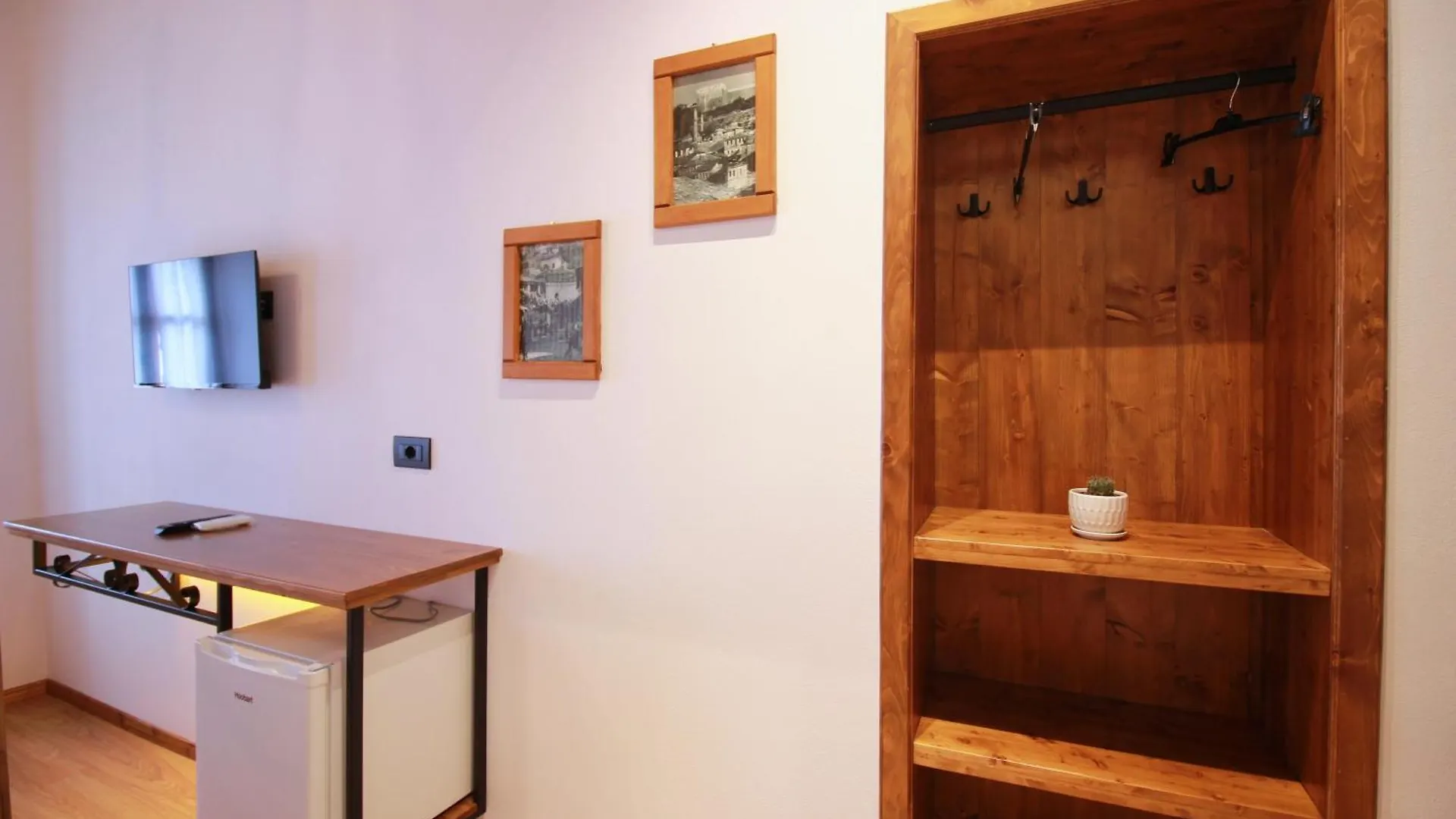 Guest house Grey Stone Hotel Gjirokaster Albania